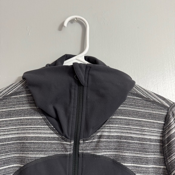 Lululemon Athletica Gray and Black Striped Running Jacket Size 8 - Picture 4 of 10